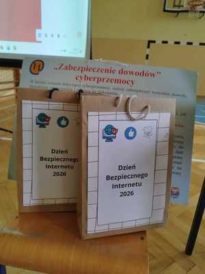 torby papierowe z napisem dzień bezpiecznego internetu 2026