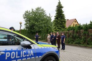 komendant powiatowy policji w brzesku rozxmawia z włodarzami gmin
