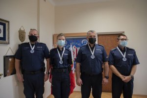 policjanci biorący udział w biegu charytatywnym